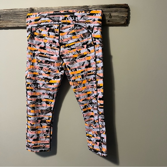 Lululemon Capri Size 12 - Picture 2 of 4
